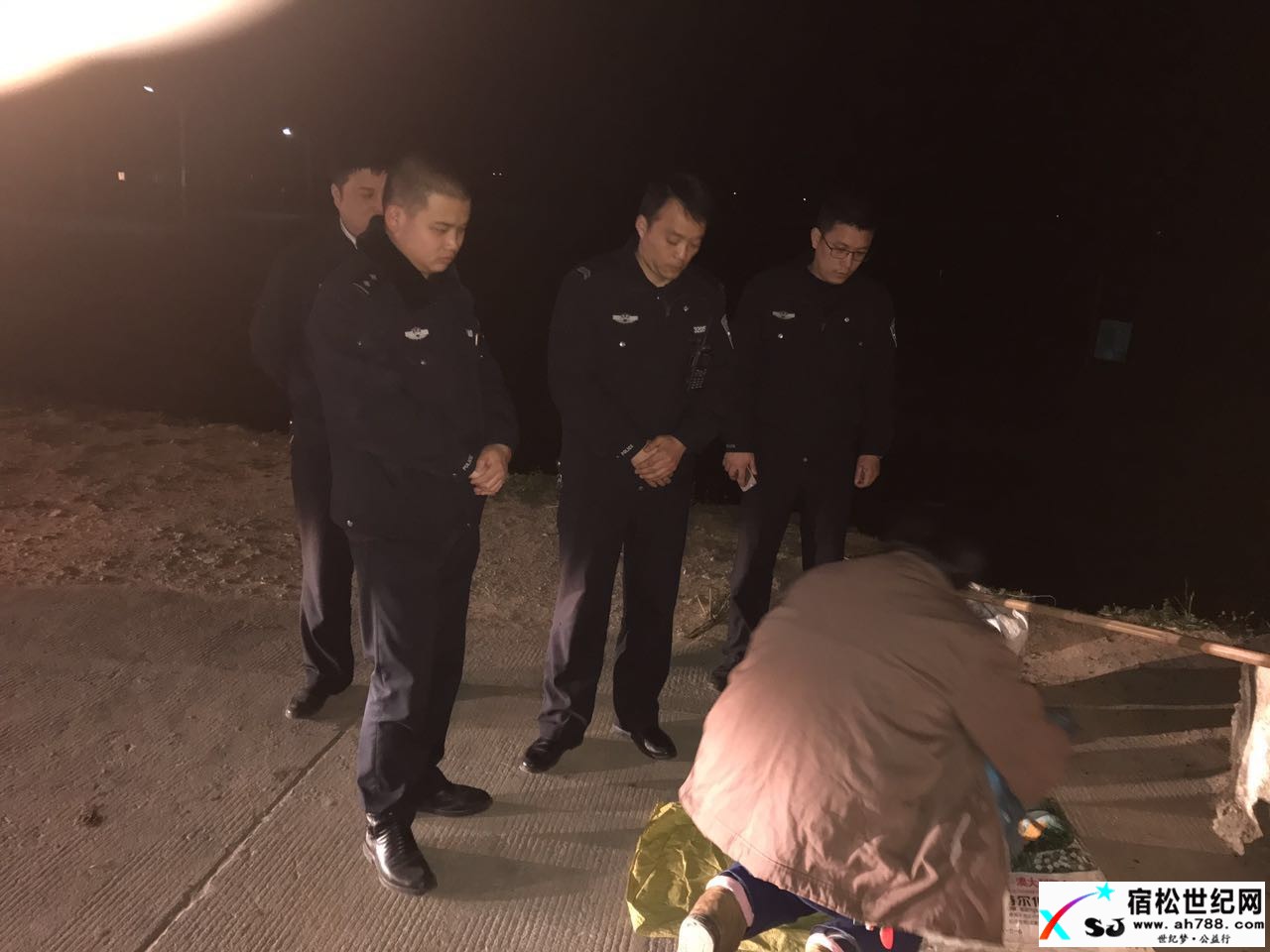 民警护送智障女 爱心照亮回家路宿松世纪网