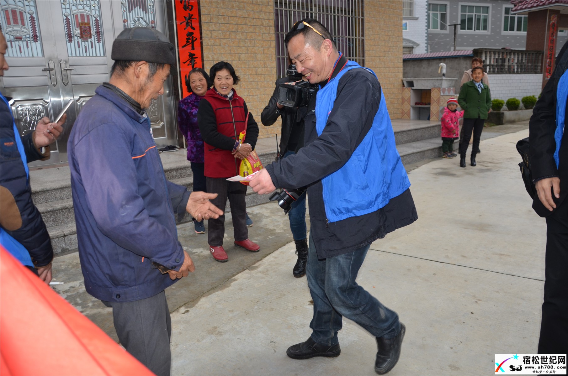 扶弱助残 共同承担 ——宿松新世纪论坛公益协会组织特别扶弱助残公益活动宿松世纪网