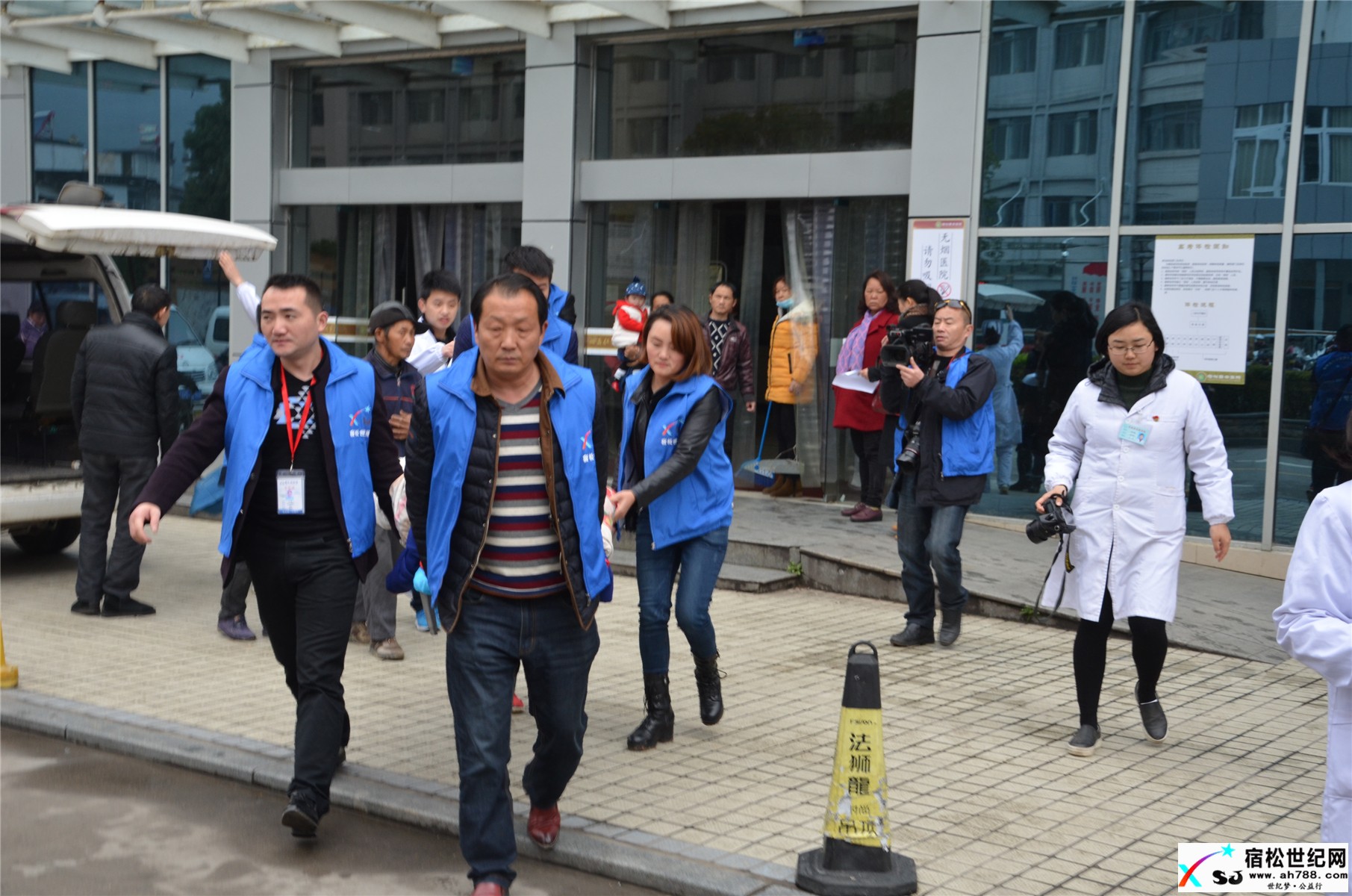 扶弱助残 共同承担 ——宿松新世纪论坛公益协会组织特别扶弱助残公益活动宿松世纪网