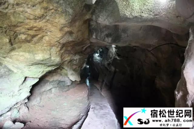 【诗歌】著名诗人王振寰题石莲洞.jpg