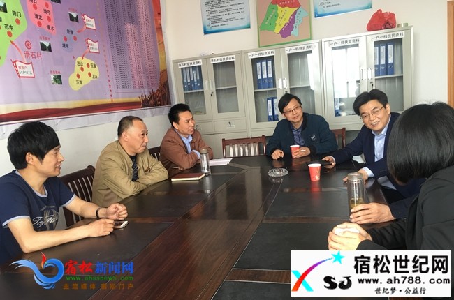 丁伯赞深入北浴乡贫困村与选派干部对接.jpg
