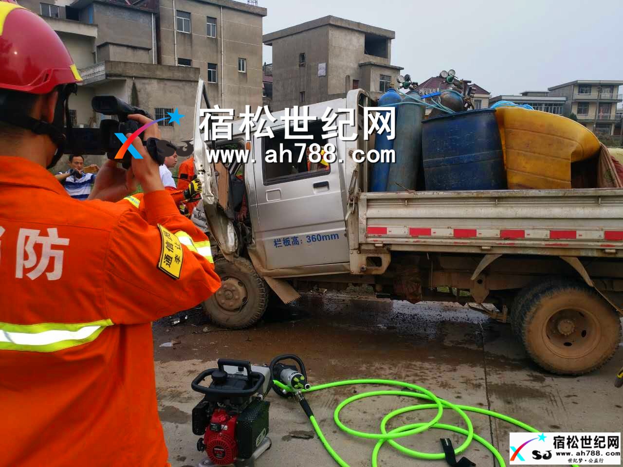 微信图片_20170531184358_副本1.jpg