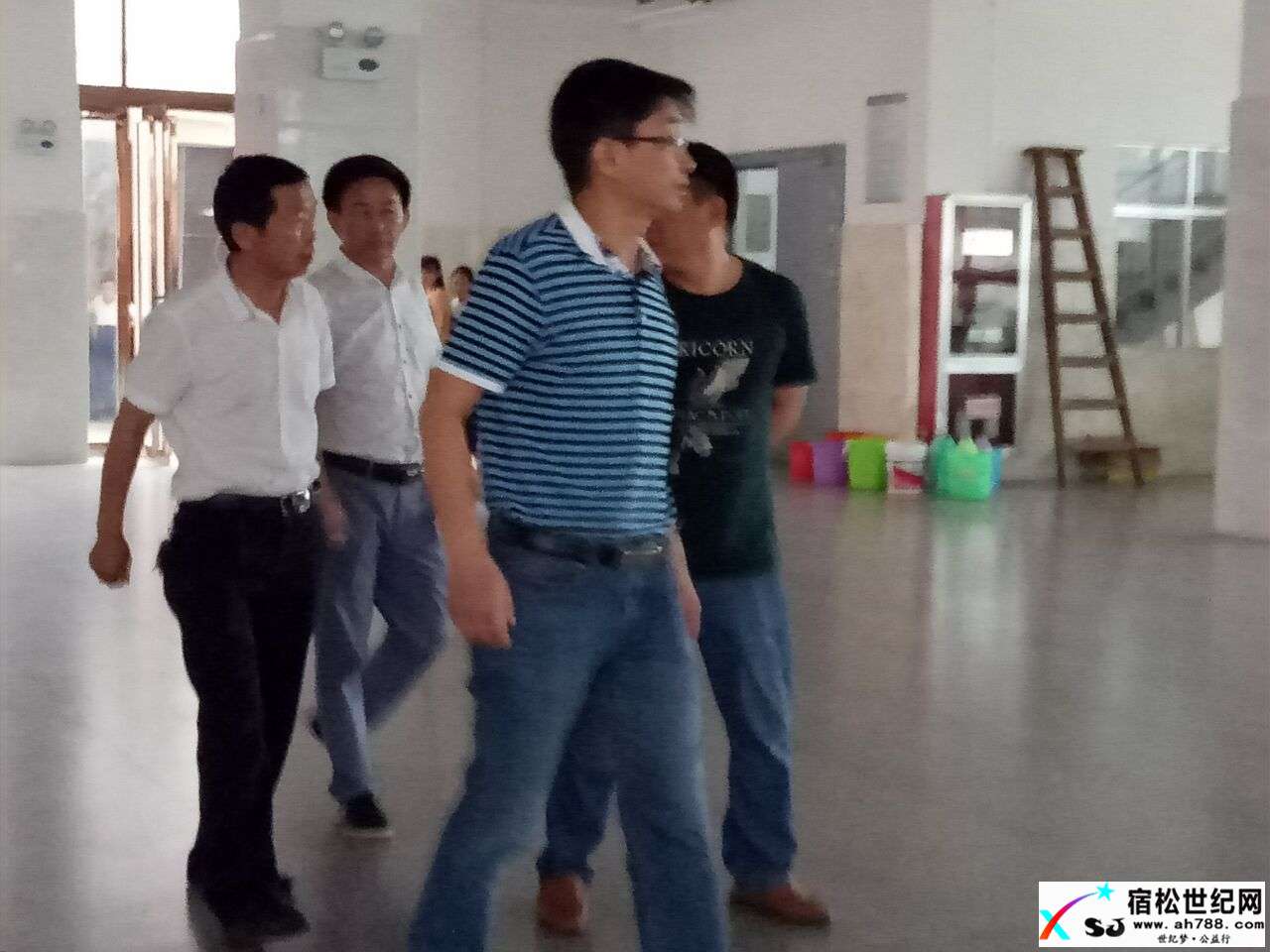 参观3.jpg
