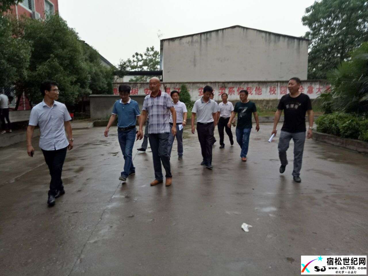 参观外面.jpg
