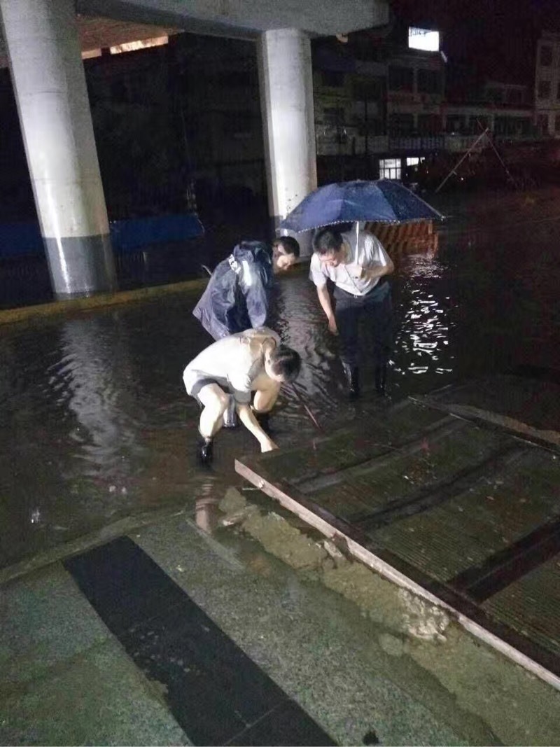 082608bsiyqdkdawc5axcq.jpg