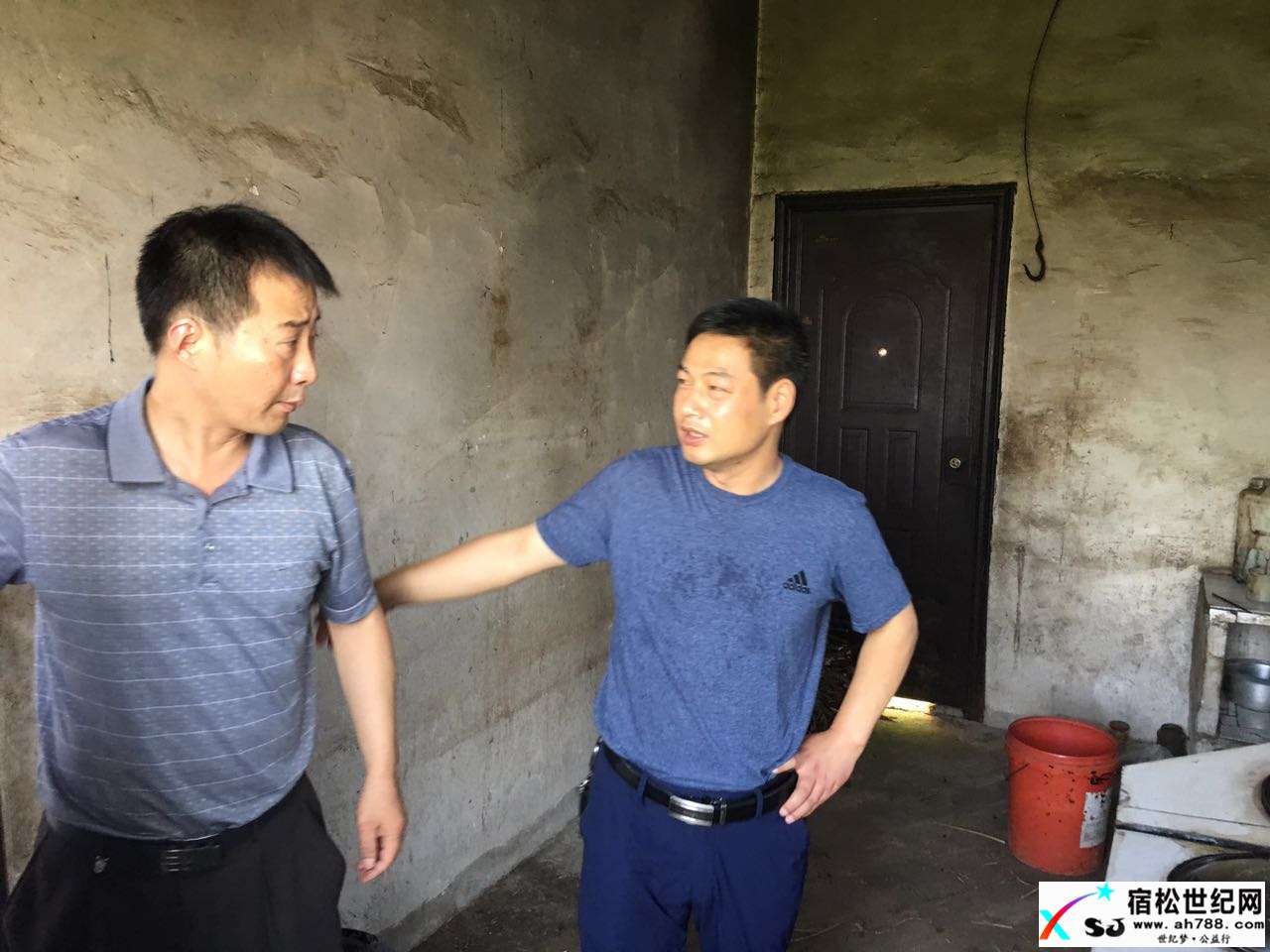 履行社会帮扶，践行“两学一做”石彩红、汪任华 (5).jpg