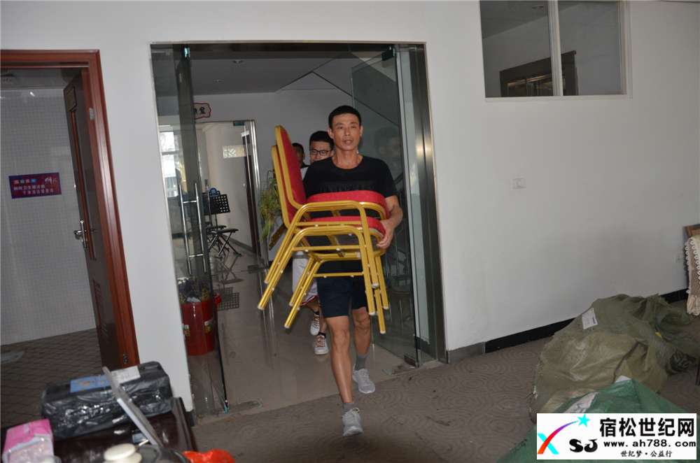 松子公益书屋乔迁新居 (8).jpg