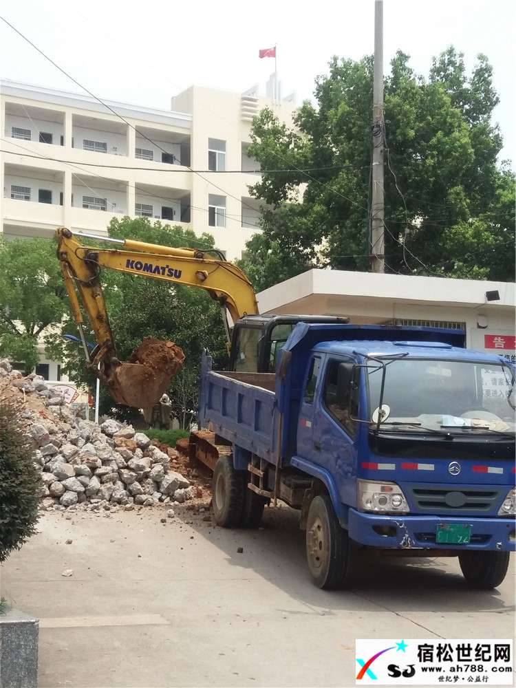 实验中学积极加强硬件建设改善办学条件 (3).jpg