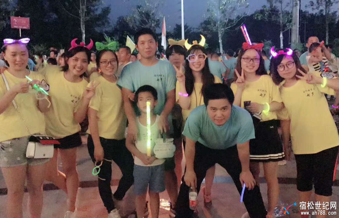 宿松县举行“我们的节日·七夕”之荧光夜跑活动 (1).jpg