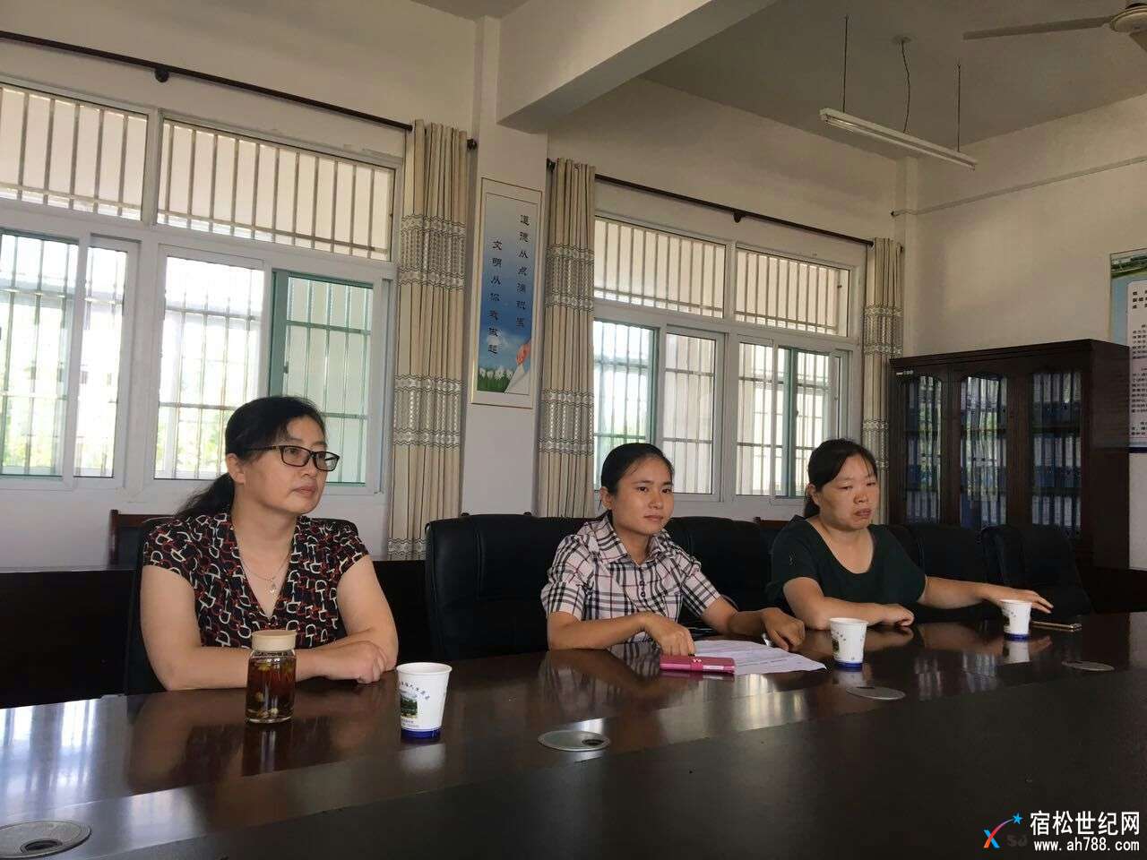 曹丹凤到实验中学开展教师节慰问活动 (1).jpg