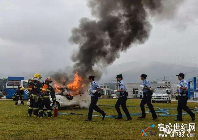 宿松举行全县反恐应急处突演练暨公安机关十九大安保誓师大会，宿松世纪网 (20).jpg