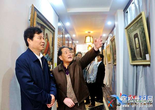石承抚参观余河清油画作品展.jpg