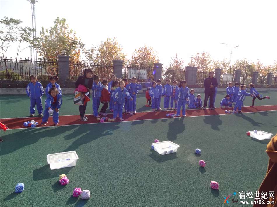 小学部运动会沙包投准171124 (21)_副本.jpg
