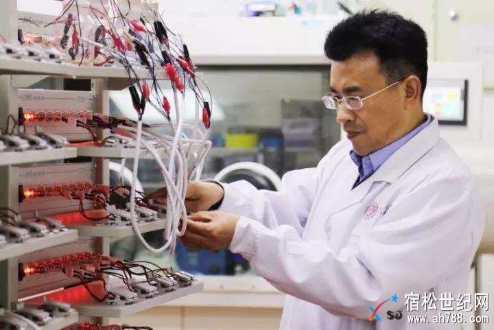 重磅！南开大学教授陈军当选中国科学院院士.jpg