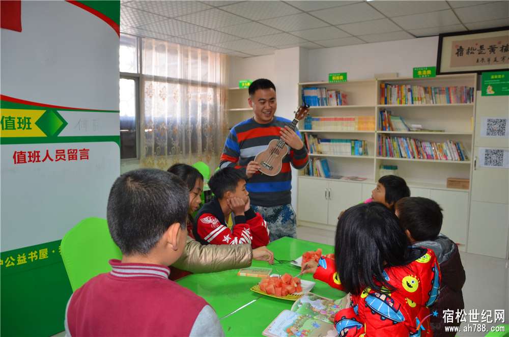 公益书屋让寒门学子享受精神食粮 (1).jpg