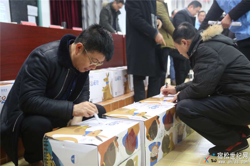 万有暖力 壹基金温暖包温暖宿松发放仪式成功举办，宿松世纪网公益协会 (5).jpg