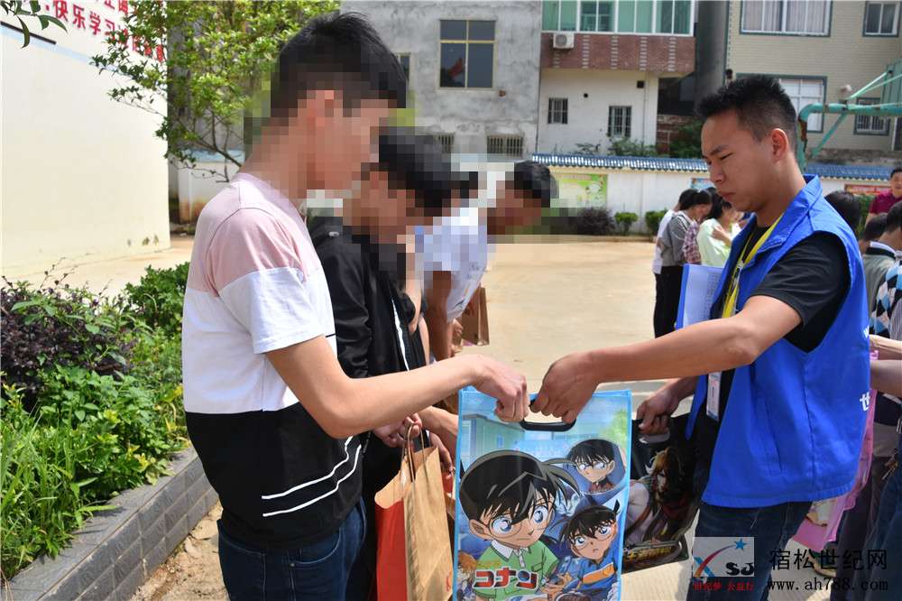 许岭慰问，助力脱贫攻坚，宿松公益人士再出发 (6).jpg