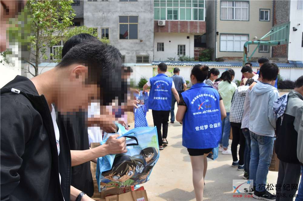 许岭慰问，助力脱贫攻坚，宿松公益人士再出发 (7).jpg
