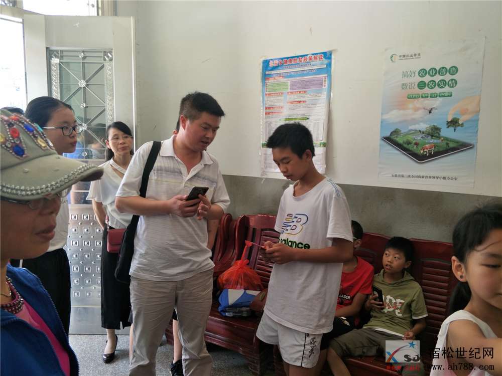 端午节助学公益行动走进北浴.jpg