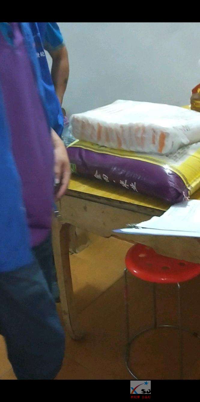 ZO5JE07e4Hzv.jpg