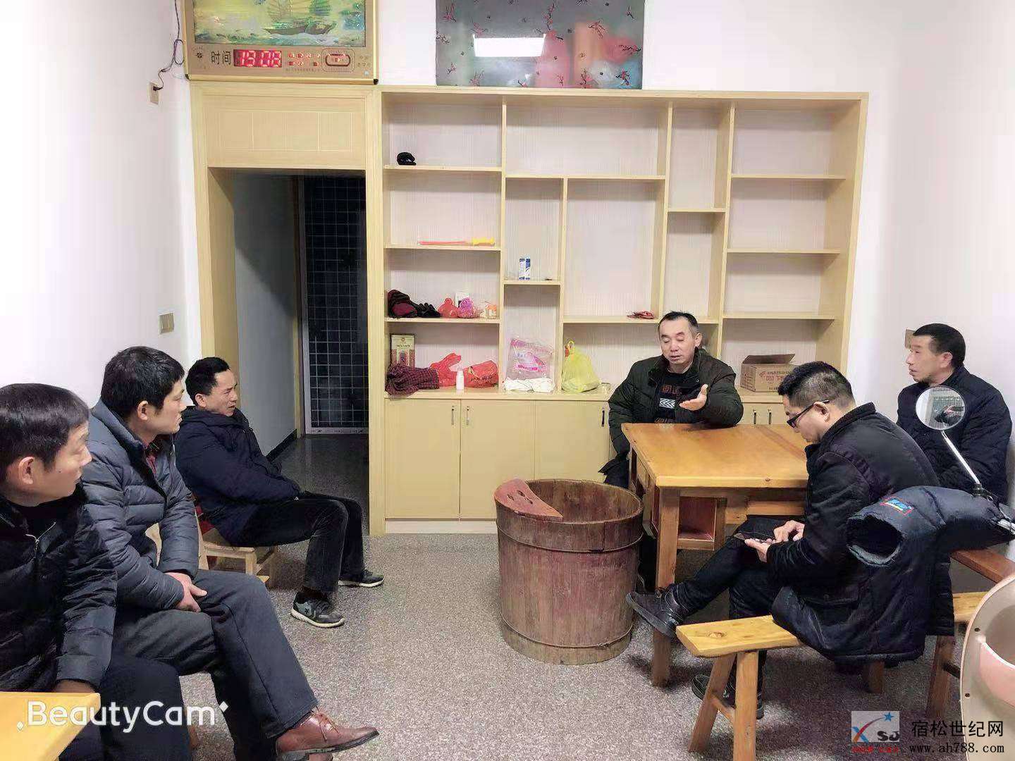走访贺金华1.jpg