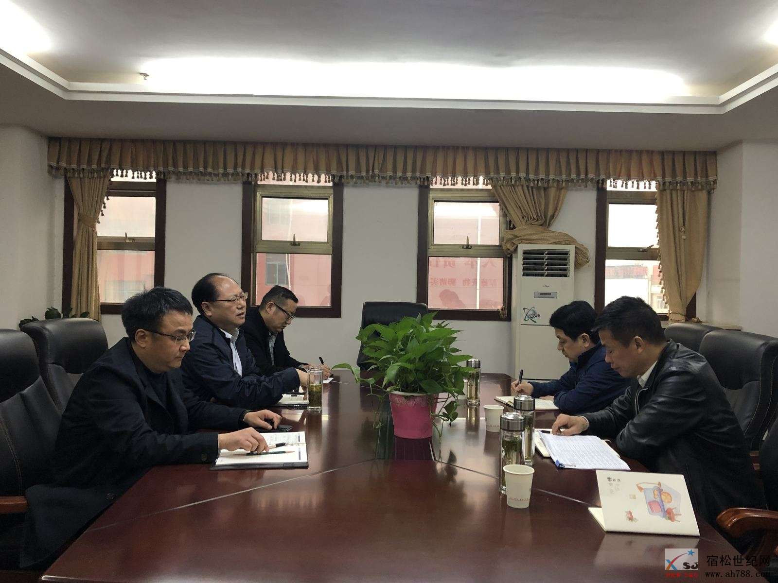 宿松法院深入银行开展涉金融案件执行座谈会(1).jpg