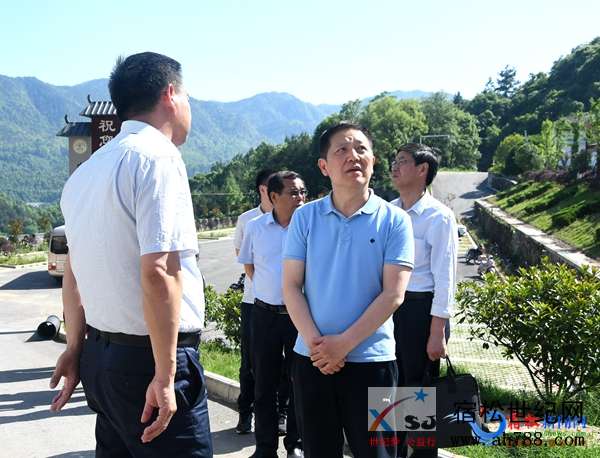 上交所监事长潘学先来我县调研定点帮扶工作 (3).jpg