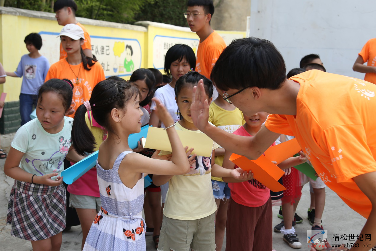 风华正茂书生时，异乡耕耘育人梦 (4).png