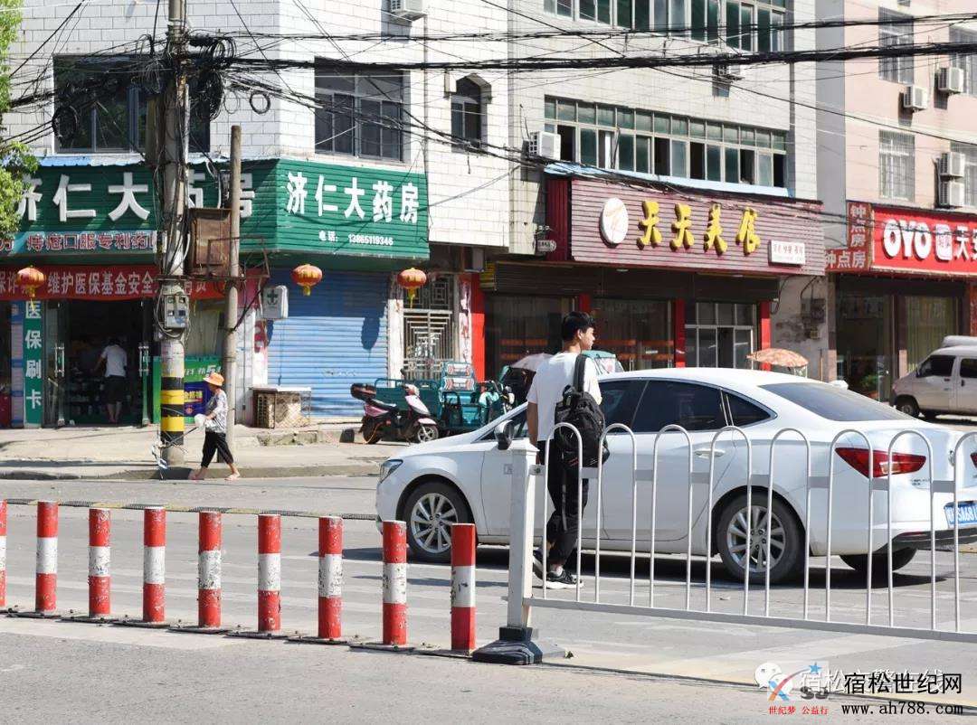 交警444444.jpg