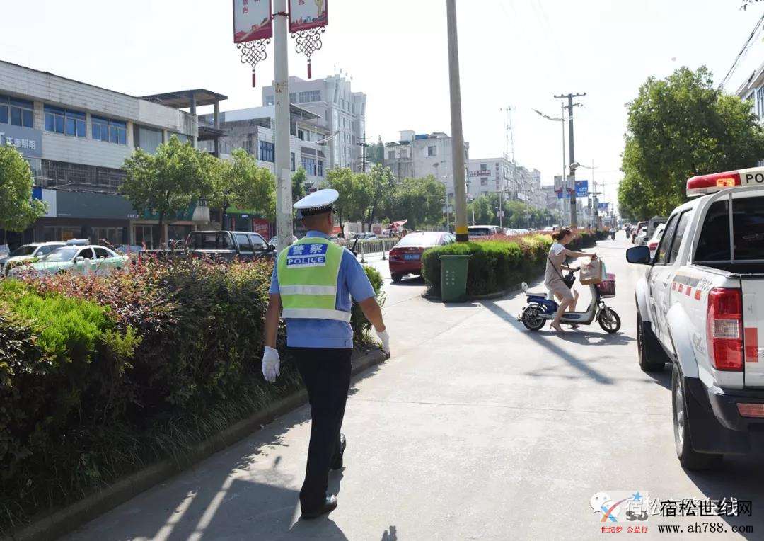 交警8888.jpg
