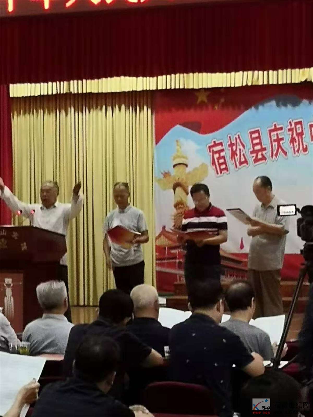 浩淼在祖国七十华诞吟唱会上.jpg