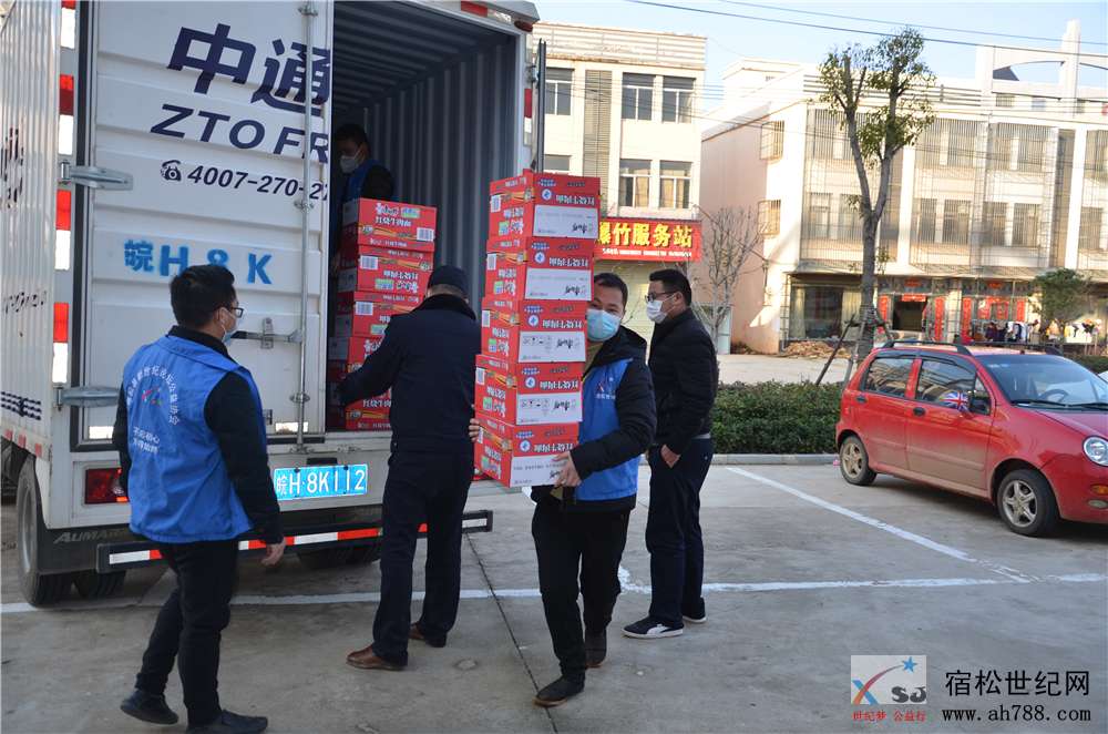宿松公益协会刘旺明慰问一线人员02.jpg