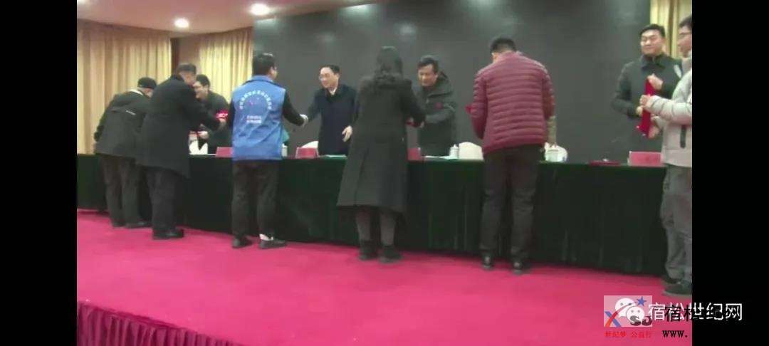 宿松公益获郭家满副市长颁发聘书，同时获得安庆市志愿服务联合会授旗 (7).jpg