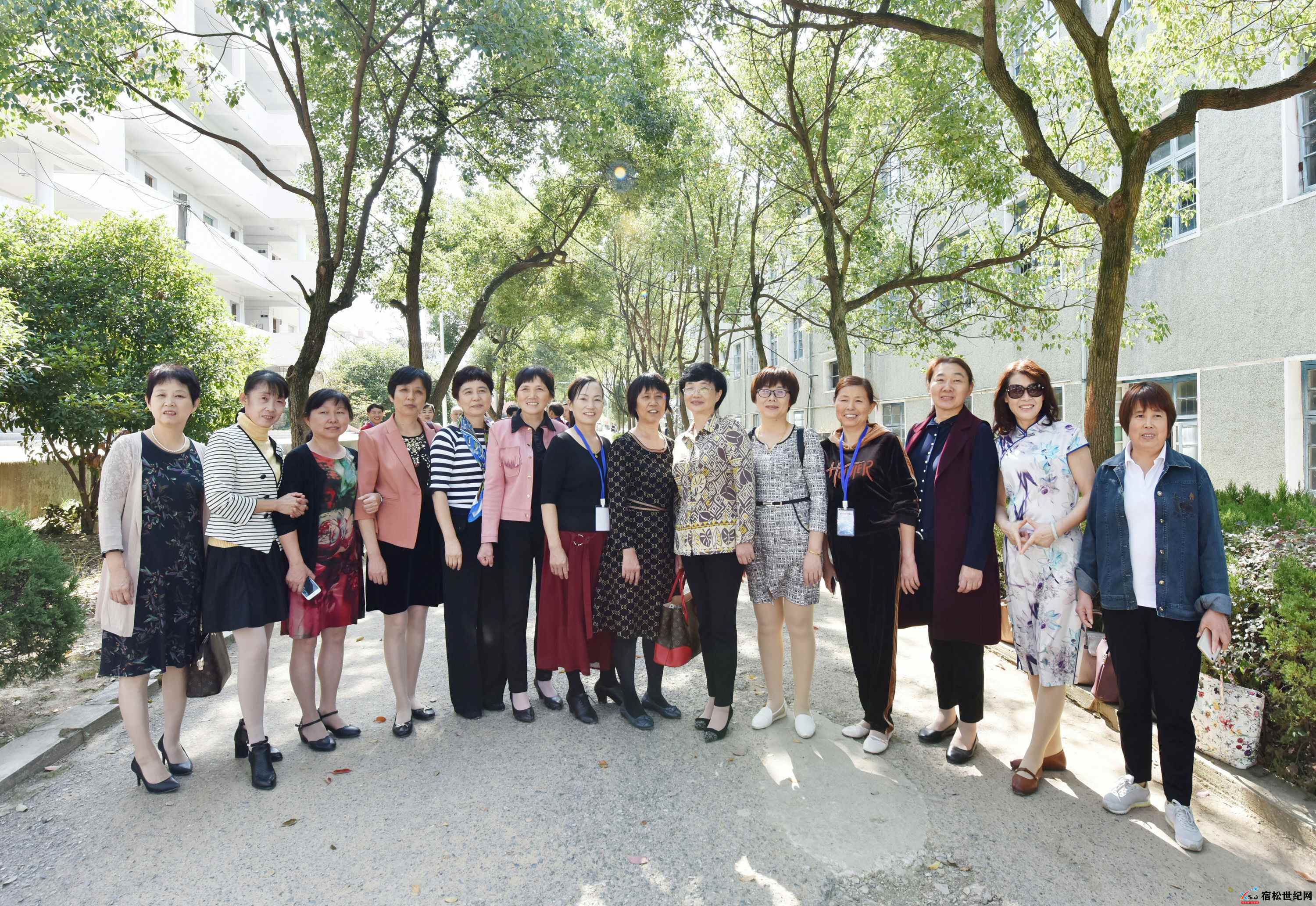 82届6.宿松县凉亭中学八二届高中毕业36周年聚会女同学合影-拍摄日期2018.10.3.jpg