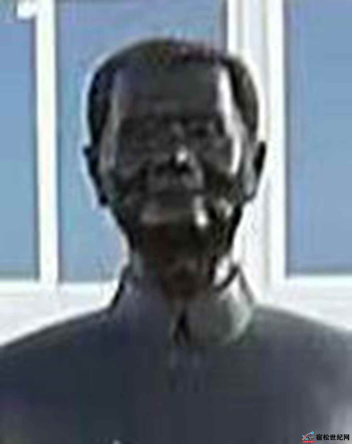 贺康明老师铜像3.jpg