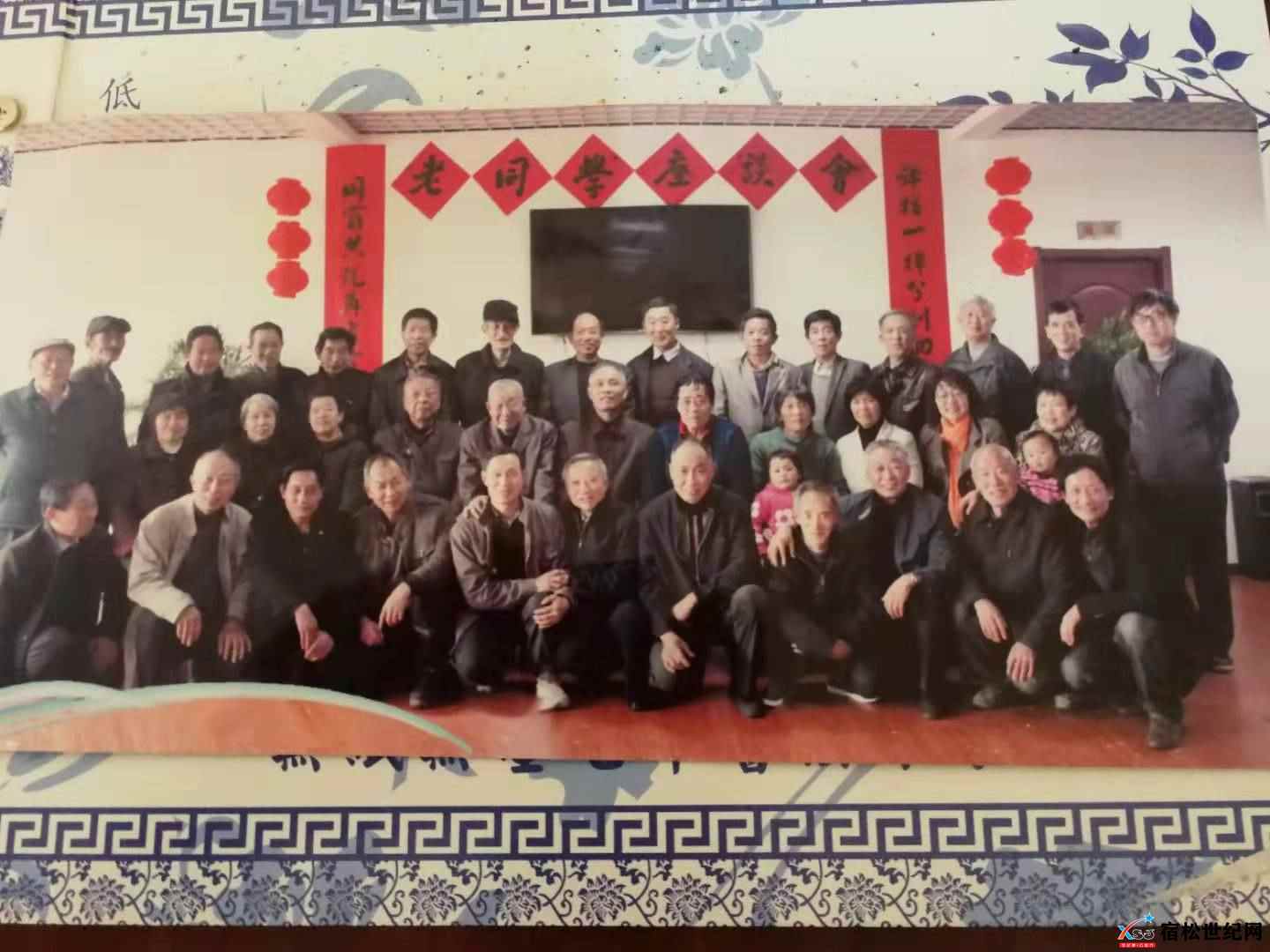 73届5.宿松县凉亭中学七三届高二（2）班毕业44周年聚会全体师生合影-拍摄日期2017.4.6.jpg