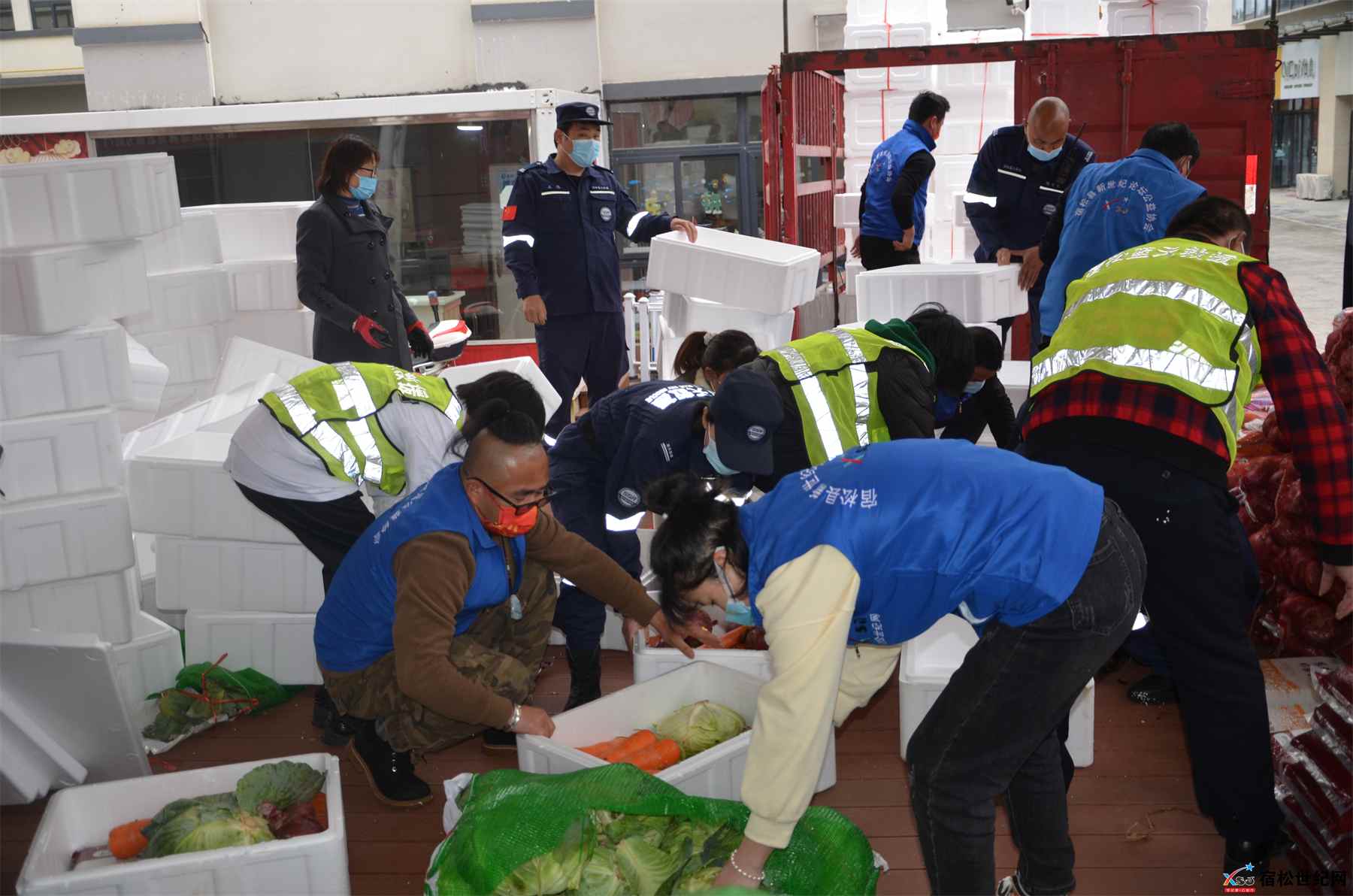 合肥市宿松商会向上海捐赠400份大米蔬菜生活物资已送达06 - 副本.jpg
