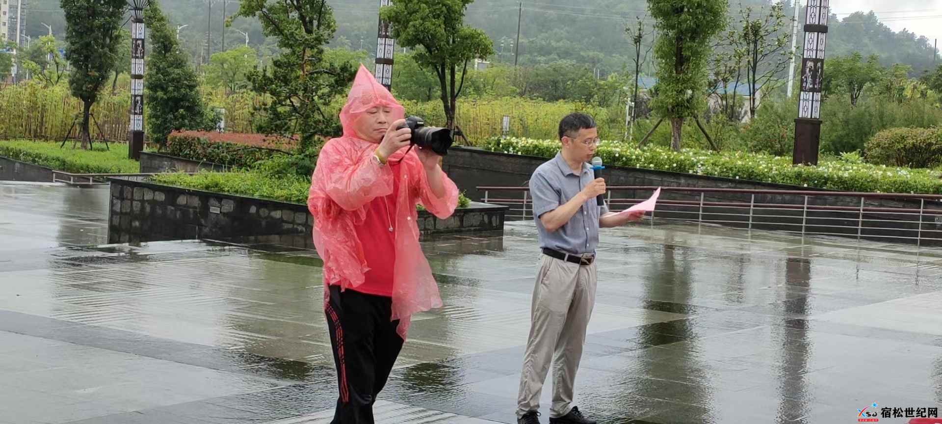 县环保局余局长宣布活动开始