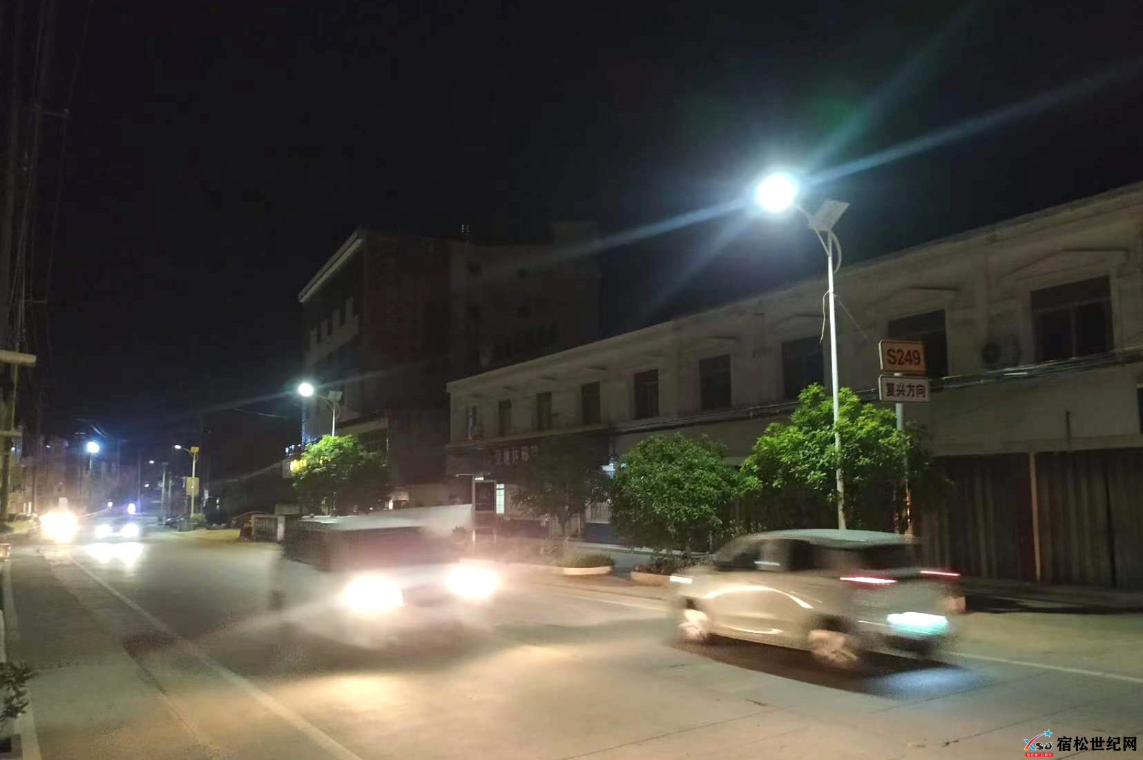 千岭乡太阳能路灯点亮群众新生活 (1).png