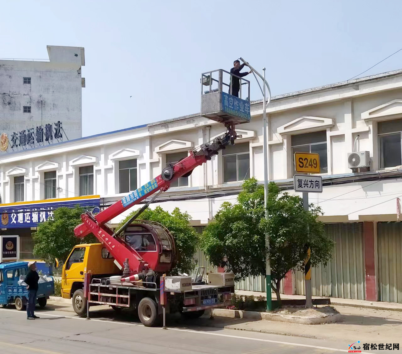 千岭乡太阳能路灯点亮群众新生活 (2).png