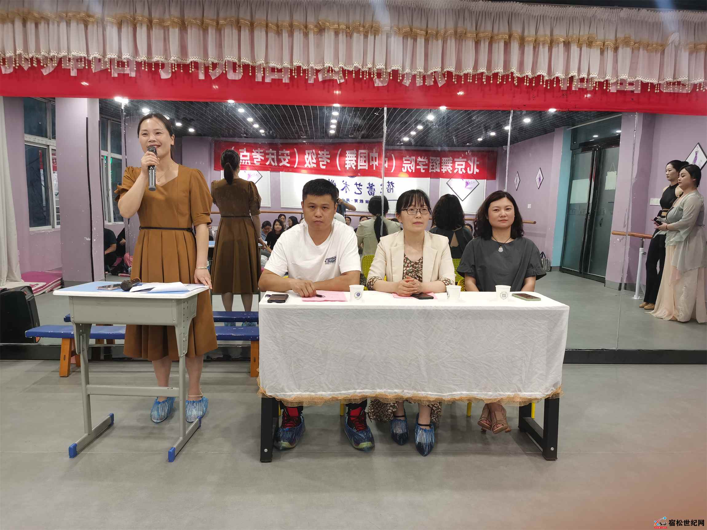 松县妇女联合会携手蓓蕾艺术培训中心、宿松县新世纪论坛公益协会成功举办了《成人公益.jpg