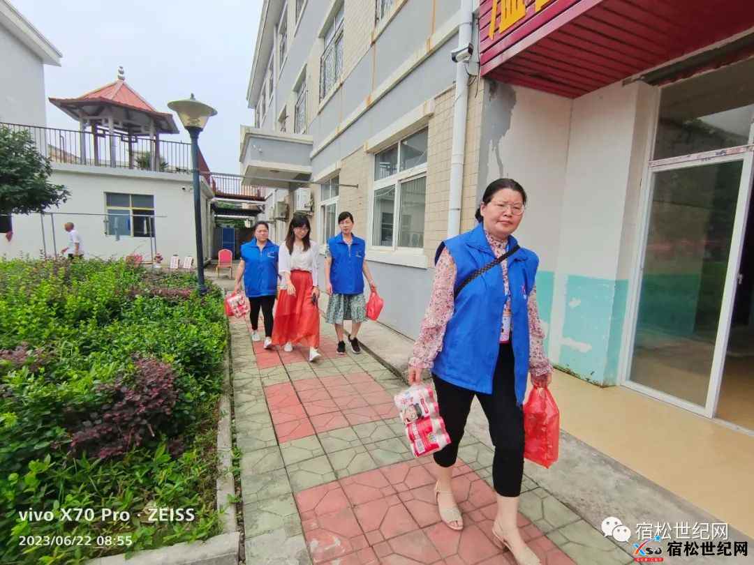 【网络中国节·端午】宿松各界走进五里敬老院开展慰问演出活动 (1).jpg