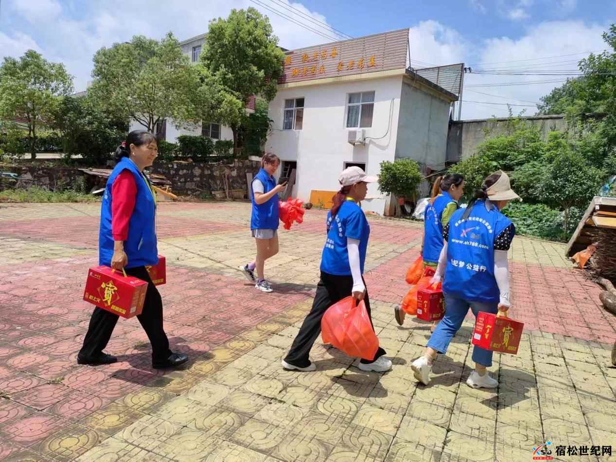 迎七一 党旗红丨宿松县新世纪论坛公益协会程岭联络站看望高岭敬老院孤寡老人 (3).jpg