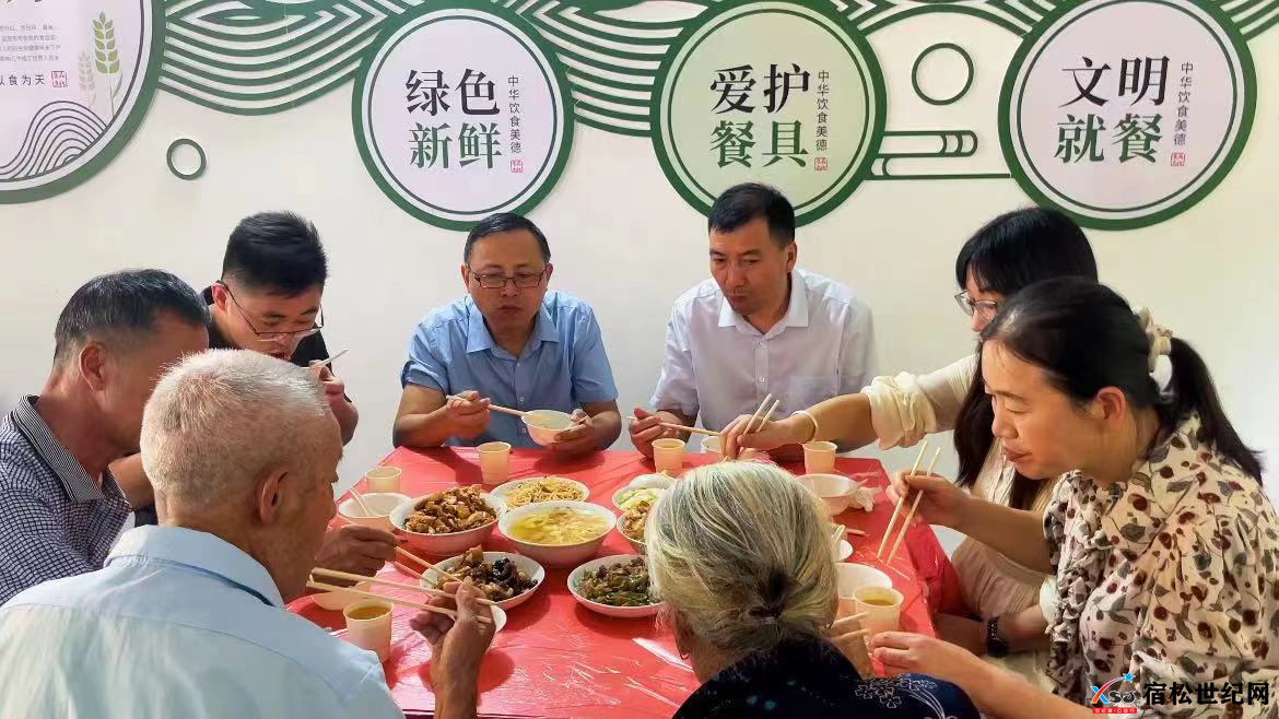 “奋进新时代 建功新征程”迎中秋-庆国庆慰问敬老院 (2).png
