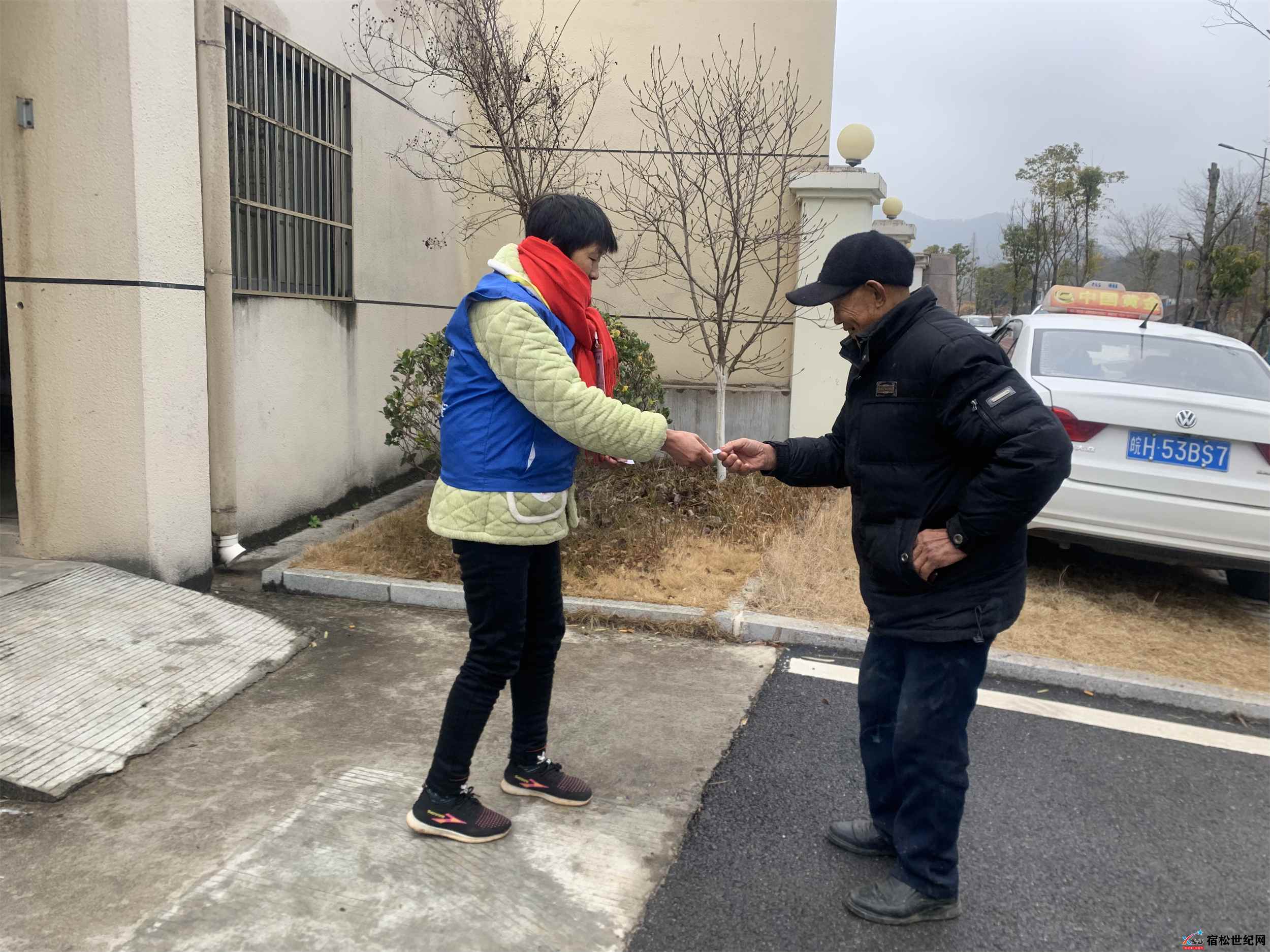 宿松县新世纪论坛公益协会助残活动 (5).jpg